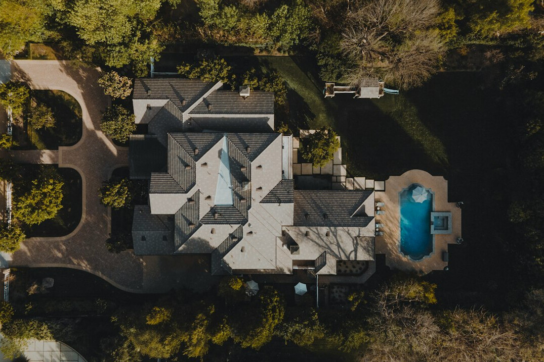 celebrity home garden pool